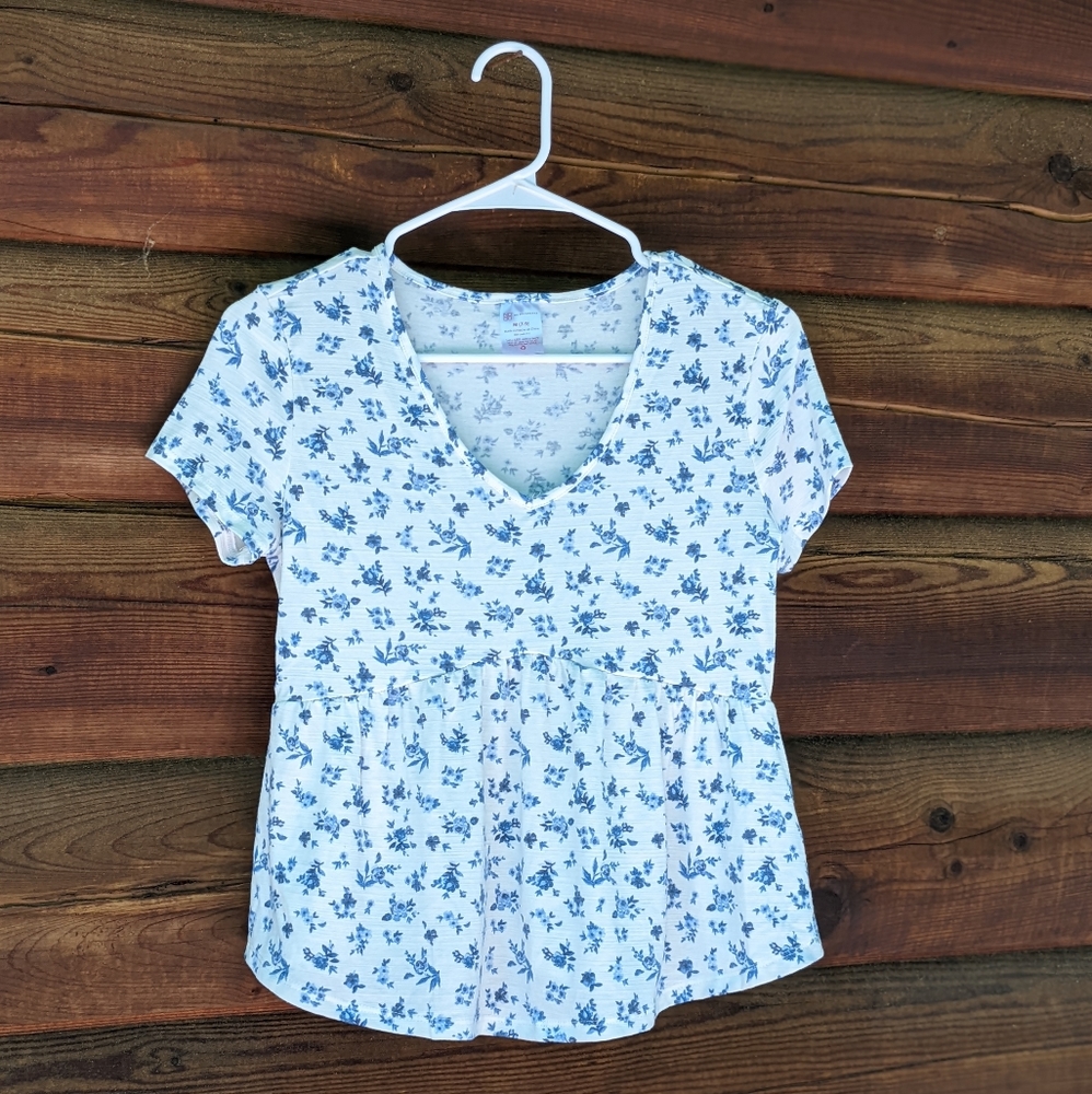 No Boundaries woman's dress shirt/blouse.